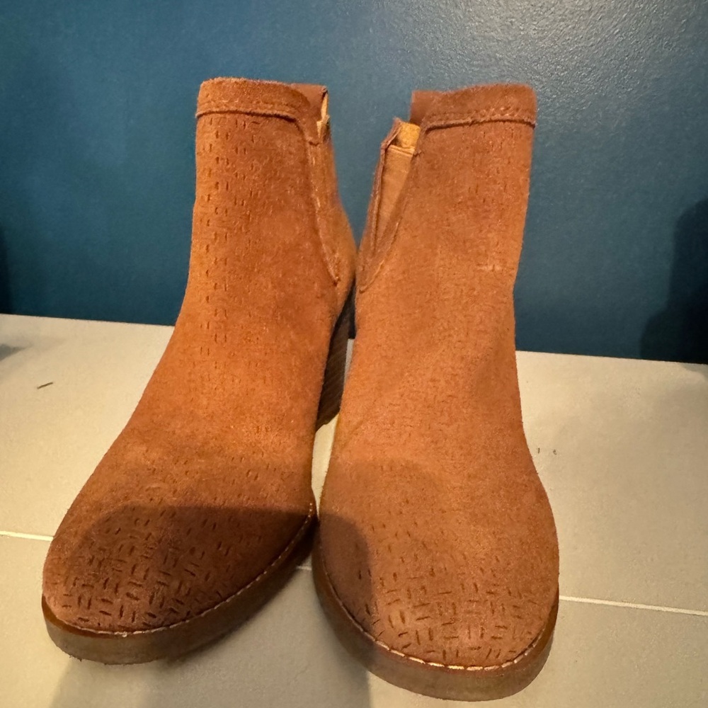 Crown Vintage Tan Suede Ankle Booties